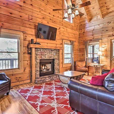 Villa Cozy Cabin With Hot Tub In The Heart Of Pigeon Forge Exterior foto