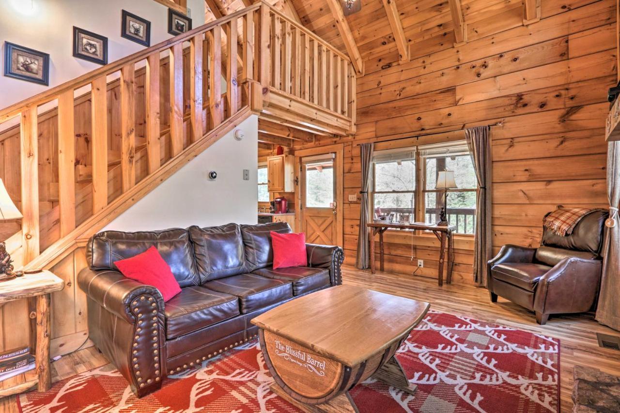 Villa Cozy Cabin With Hot Tub In The Heart Of Pigeon Forge Exterior foto