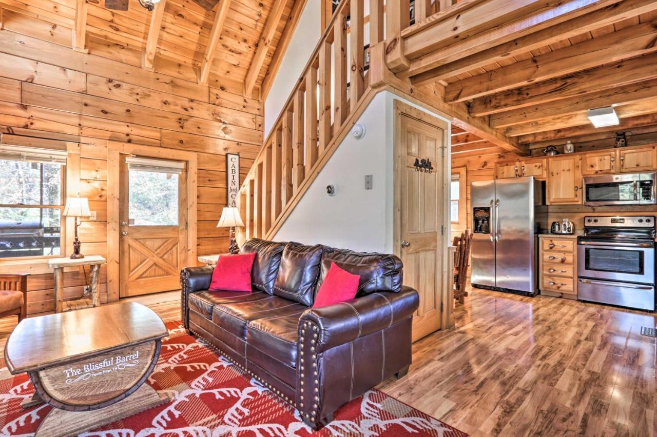 Villa Cozy Cabin With Hot Tub In The Heart Of Pigeon Forge Exterior foto