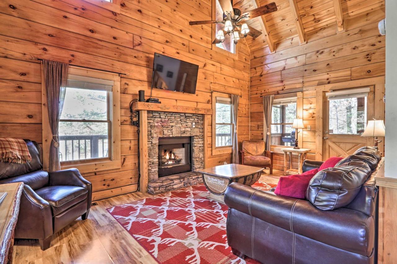 Villa Cozy Cabin With Hot Tub In The Heart Of Pigeon Forge Exterior foto