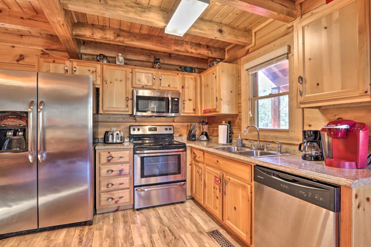 Villa Cozy Cabin With Hot Tub In The Heart Of Pigeon Forge Exterior foto