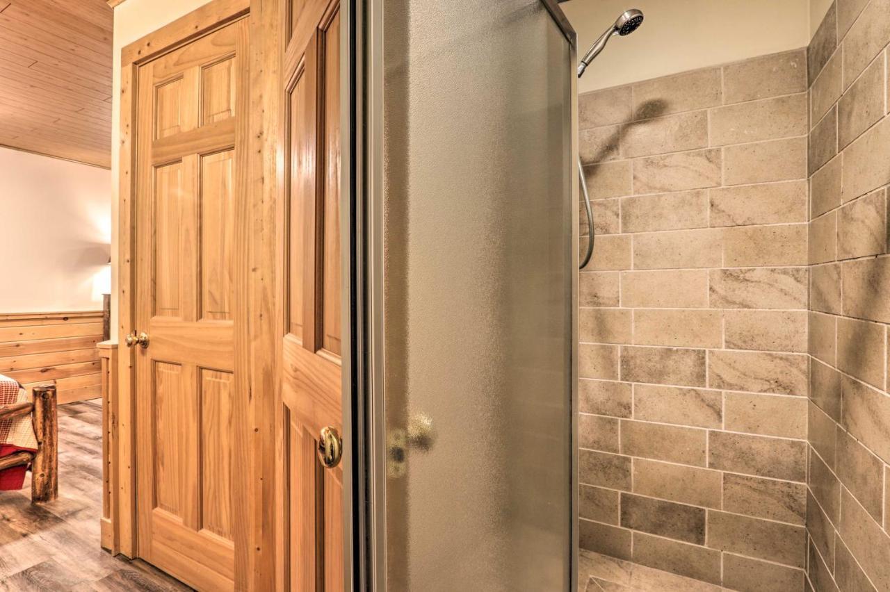 Villa Cozy Cabin With Hot Tub In The Heart Of Pigeon Forge Exterior foto
