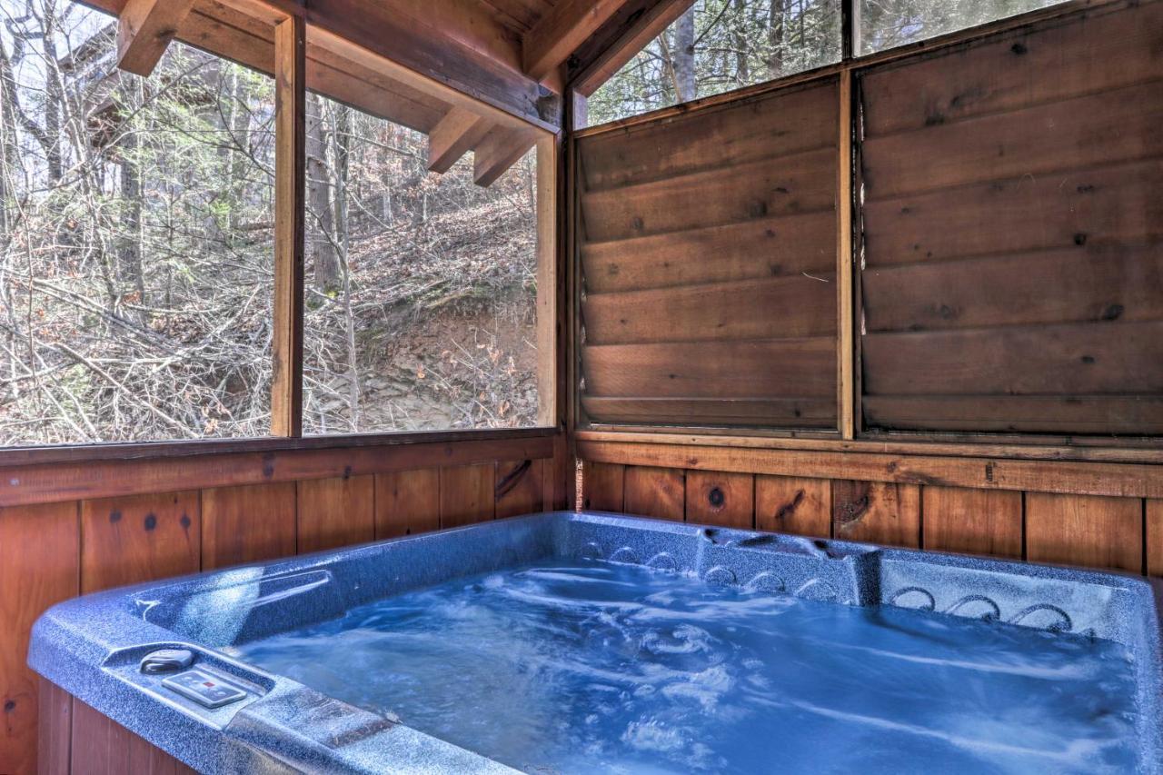 Villa Cozy Cabin With Hot Tub In The Heart Of Pigeon Forge Exterior foto